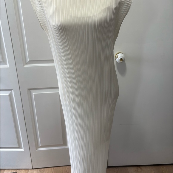 Babaton Ivory Pleated Maxi Dress - Picture 4 of 7